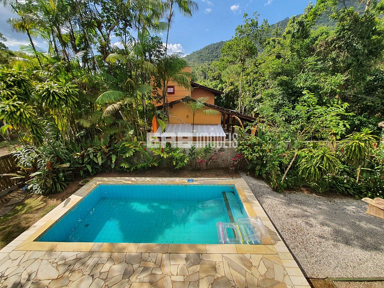 Linda casa com piscina e espaço gourmet na praia de Itamambu