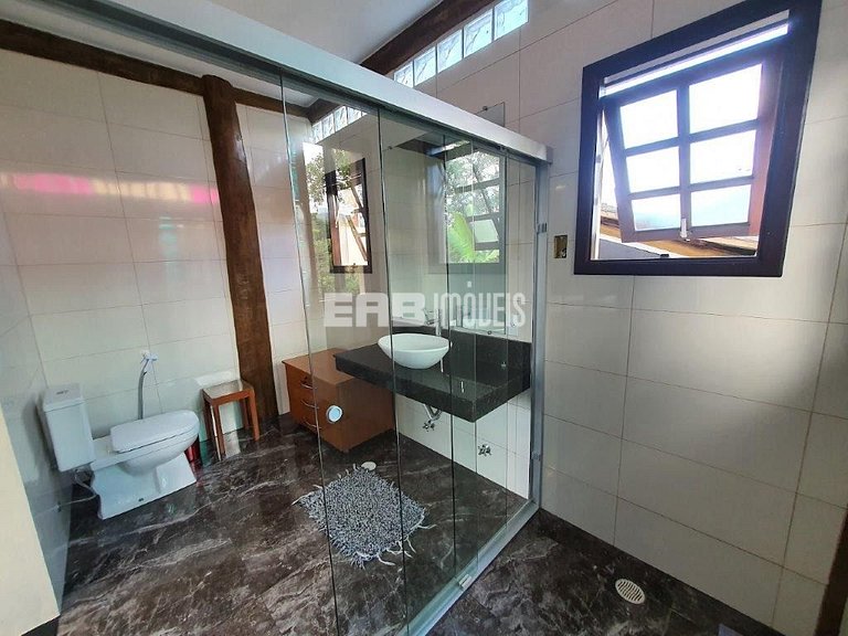 Casa com 4 suites em Itamambuca