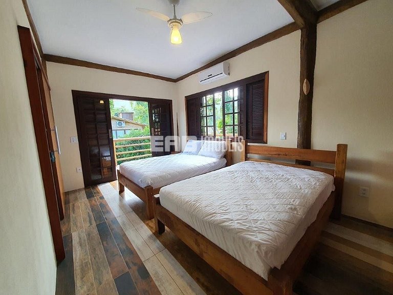 Casa com 4 suites em Itamambuca