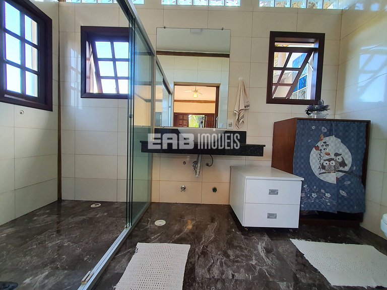 Casa com 4 suites em Itamambuca