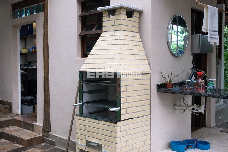 Casa com 4 suites em Itamambuca