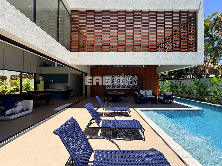 Casa na praia de Itamambuca, com 6 suítes, sauna e piscina