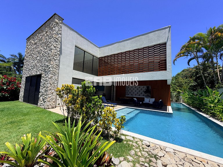 Casa na praia de Itamambuca, com 6 suítes, sauna e piscina