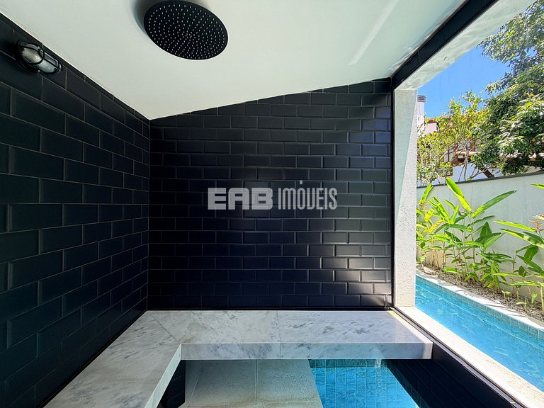 Casa na praia de Itamambuca, com 6 suítes, sauna e piscina