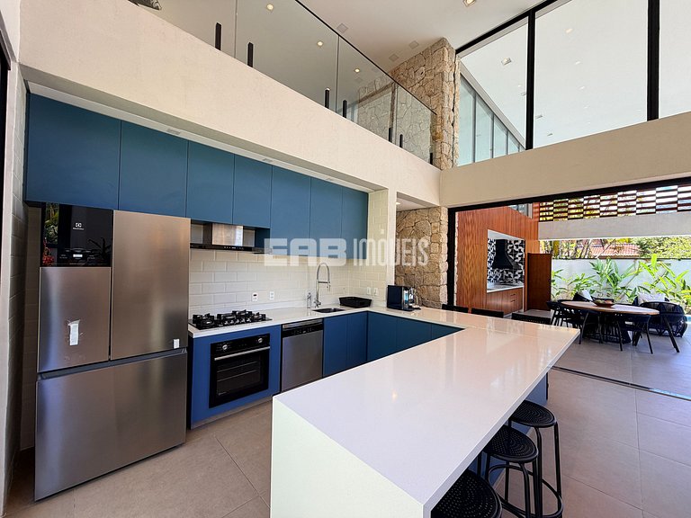 Casa na praia de Itamambuca, com 6 suítes, sauna e piscina