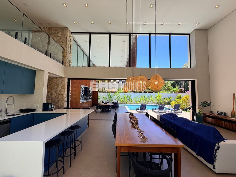 Casa na praia de Itamambuca, com 6 suítes, sauna e piscina