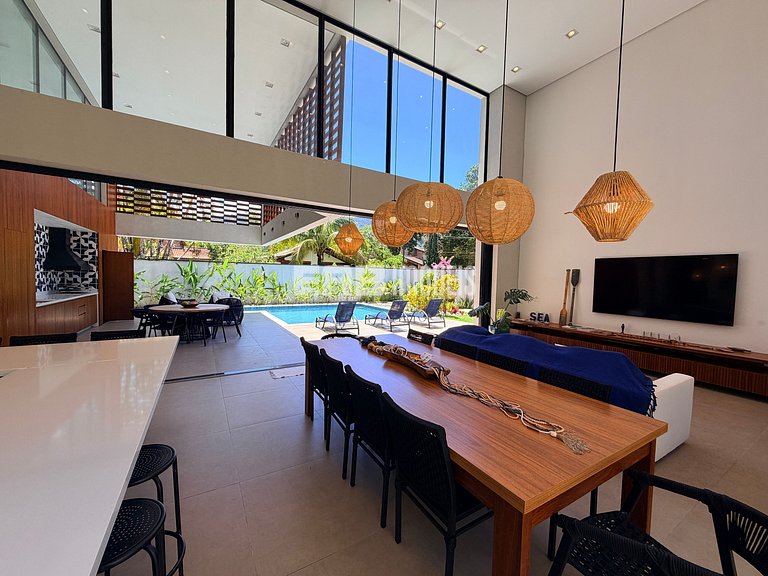 Casa na praia de Itamambuca, com 6 suítes, sauna e piscina