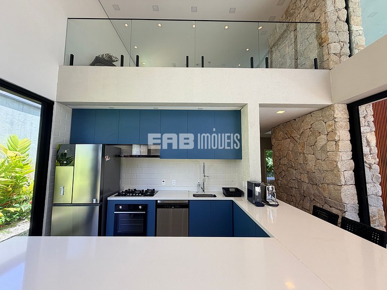 Casa na praia de Itamambuca, com 6 suítes, sauna e piscina