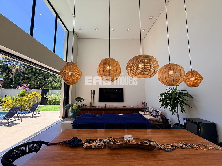 Casa na praia de Itamambuca, com 6 suítes, sauna e piscina