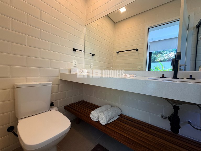 Casa na praia de Itamambuca, com 6 suítes, sauna e piscina