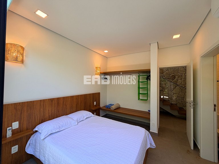 Casa na praia de Itamambuca, com 6 suítes, sauna e piscina