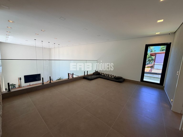 Casa na praia de Itamambuca, com 6 suítes, sauna e piscina