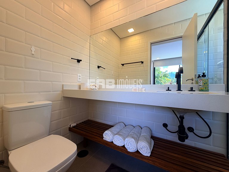 Casa na praia de Itamambuca, com 6 suítes, sauna e piscina