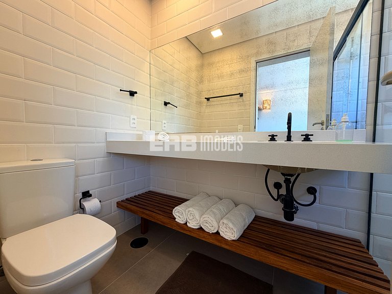 Casa na praia de Itamambuca, com 6 suítes, sauna e piscina