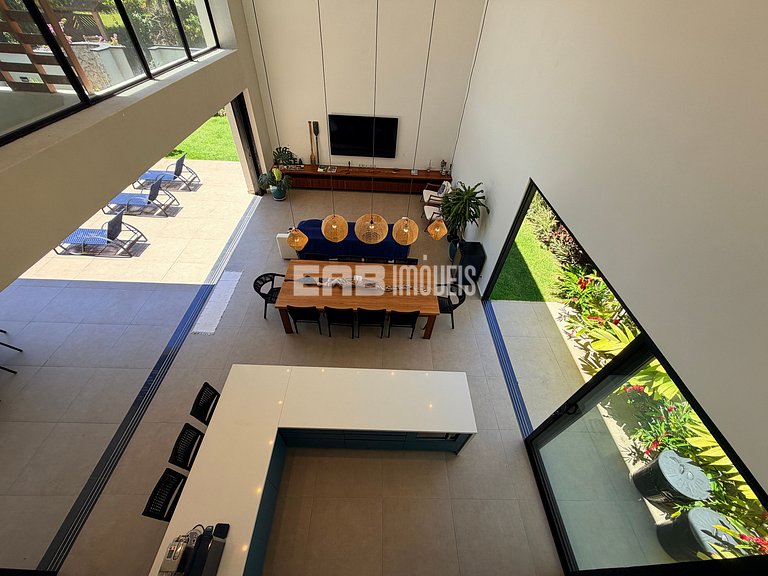 Casa na praia de Itamambuca, com 6 suítes, sauna e piscina