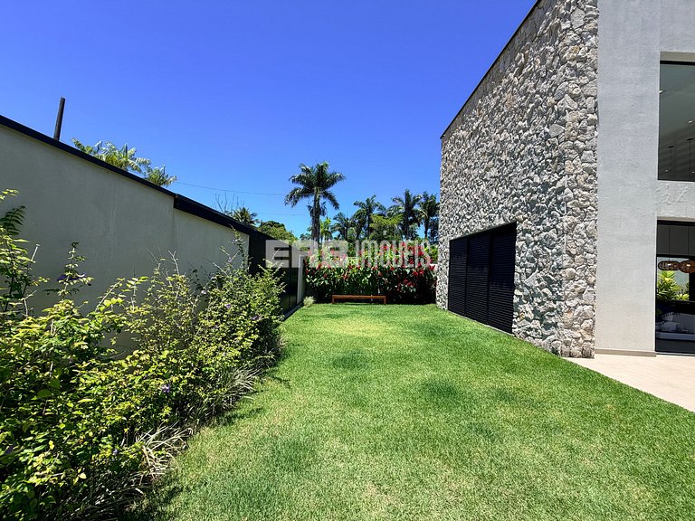 Casa na praia de Itamambuca, com 6 suítes, sauna e piscina