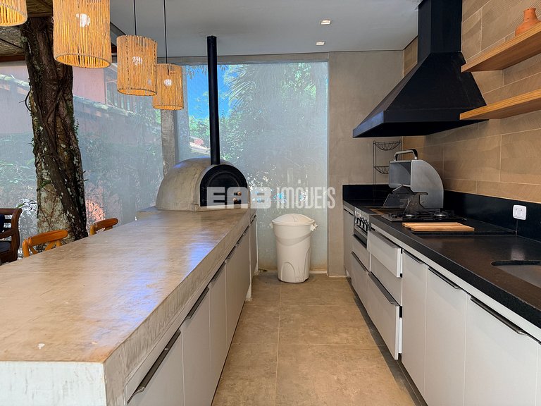 Charme na natureza com área gourmet e piscina