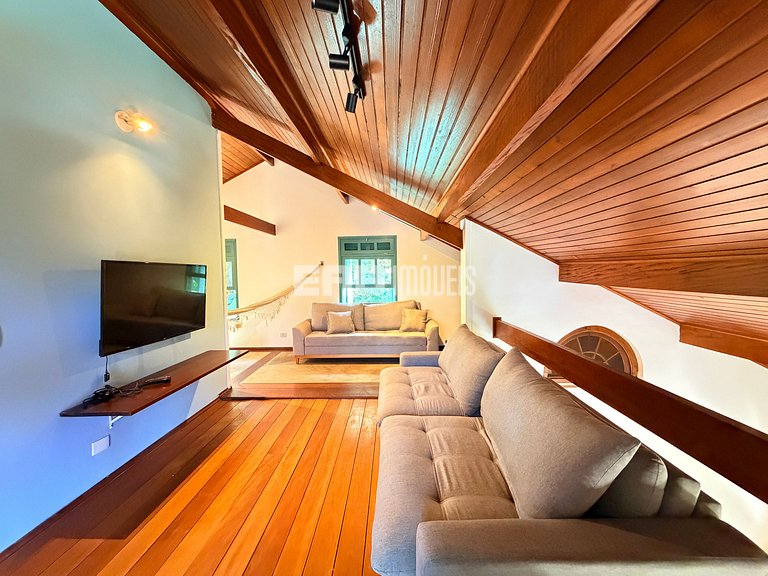 Charme na natureza com área gourmet e piscina