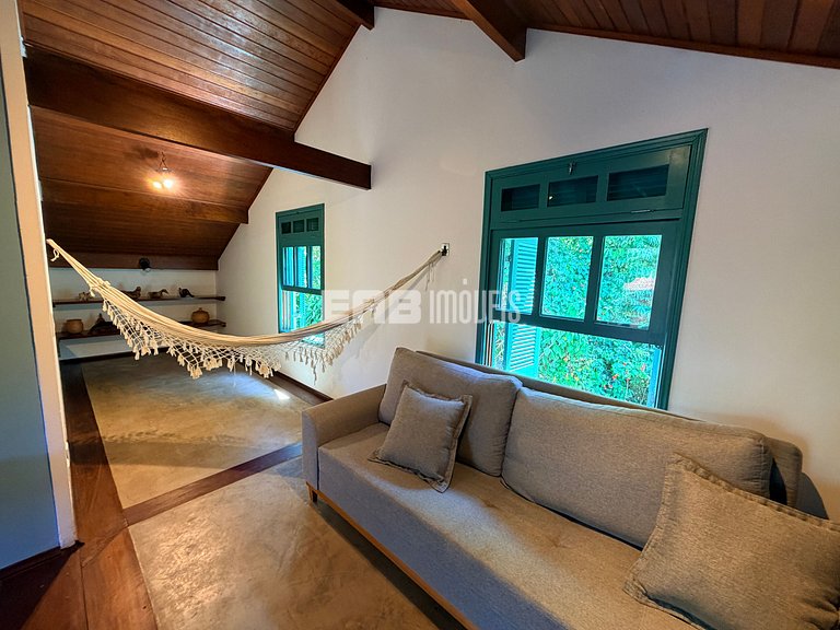 Charme na natureza com área gourmet e piscina