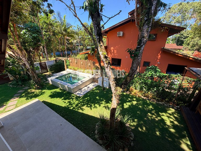 Charme na natureza com área gourmet e piscina