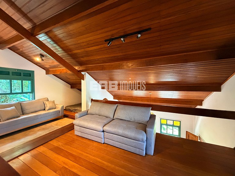 Charme na natureza com área gourmet e piscina