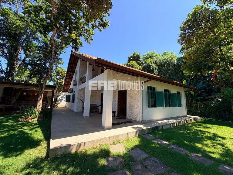 Charme na natureza com área gourmet e piscina