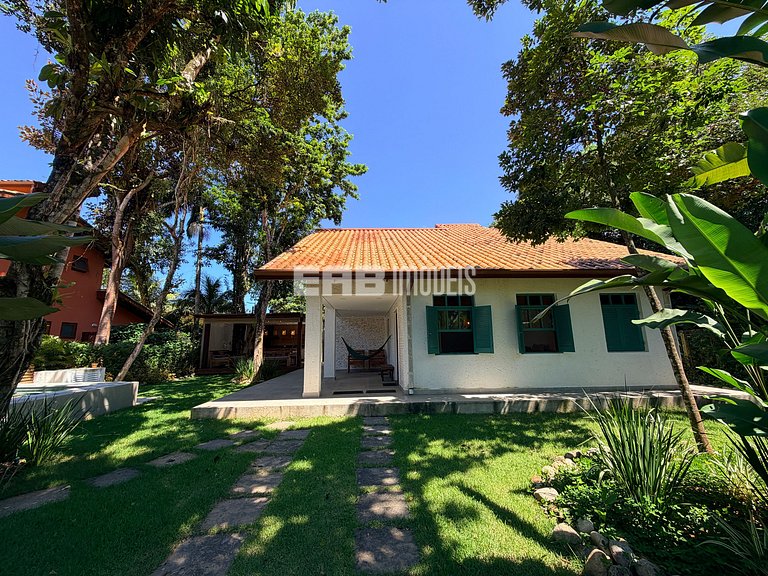 Charme na natureza com área gourmet e piscina