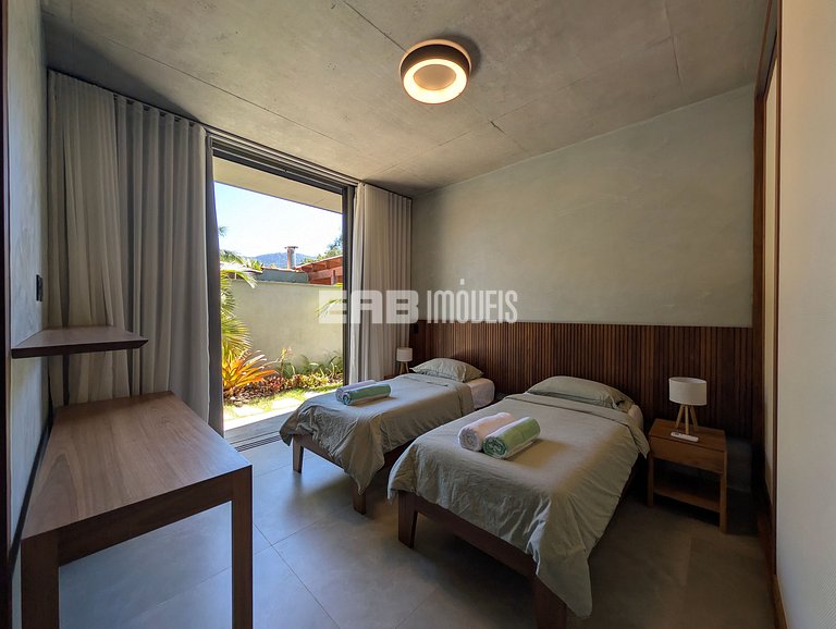 Casa de alto padrão com 6 suítes a 30m da praia