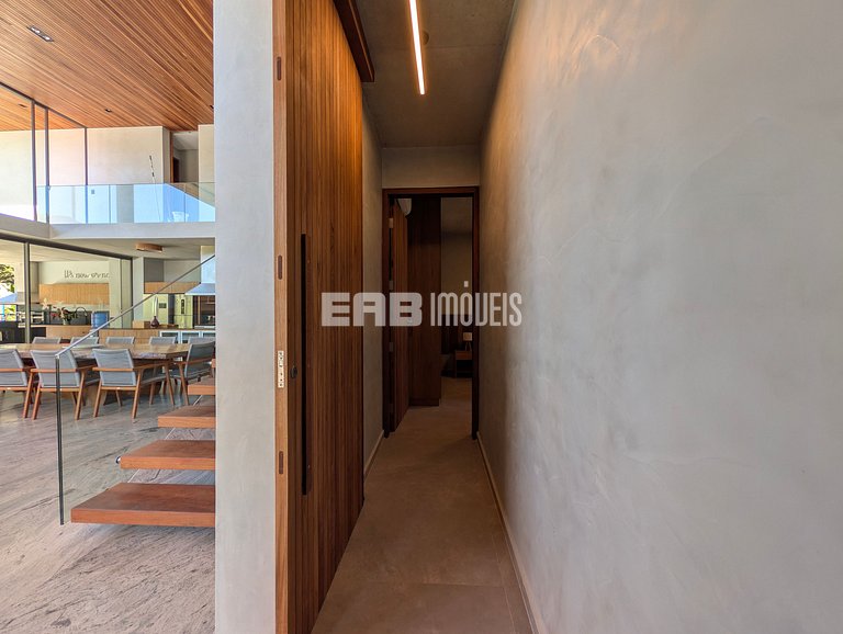 Casa de alto padrão com 6 suítes a 30m da praia