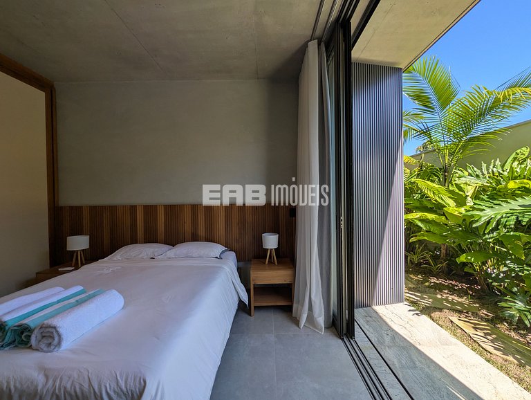 Casa de alto padrão com 6 suítes a 30m da praia