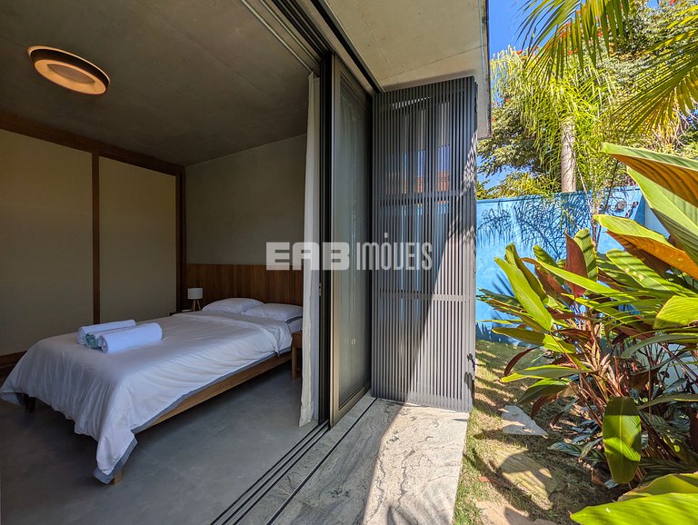 Casa de alto padrão com 6 suítes a 30m da praia