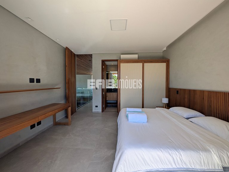 Casa de alto padrão com 6 suítes a 30m da praia