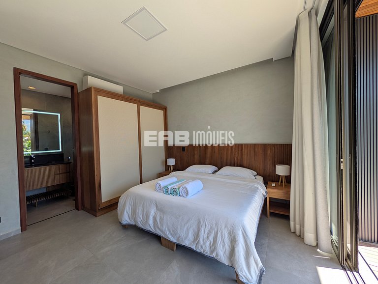 Casa de alto padrão com 6 suítes a 30m da praia