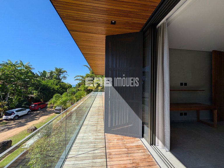 Casa de alto padrão com 6 suítes a 30m da praia