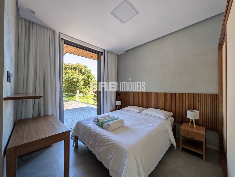 Casa de alto padrão com 6 suítes a 30m da praia