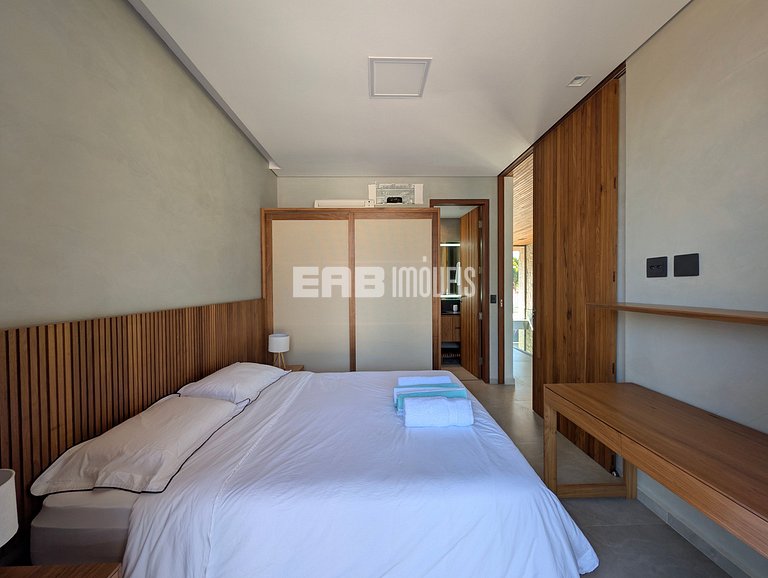 Casa de alto padrão com 6 suítes a 30m da praia