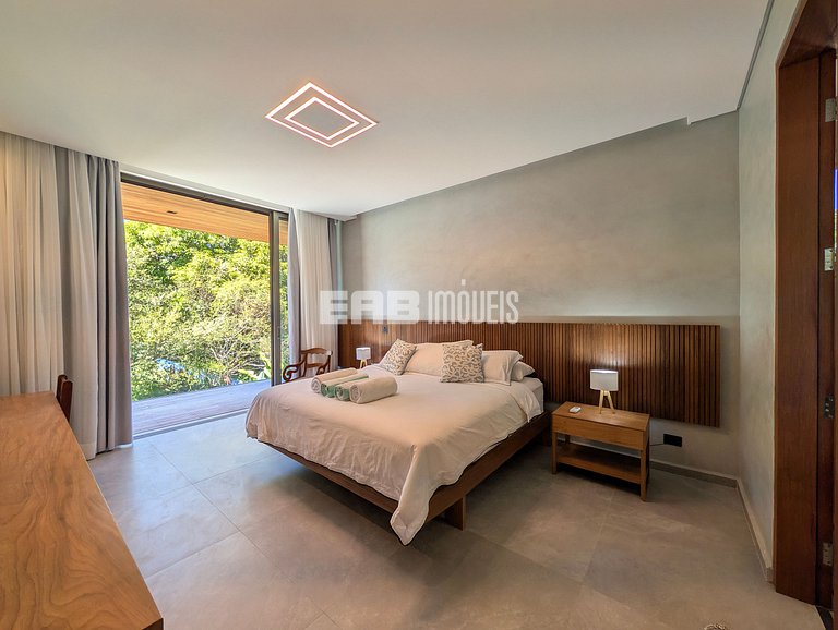 Casa de alto padrão com 6 suítes a 30m da praia
