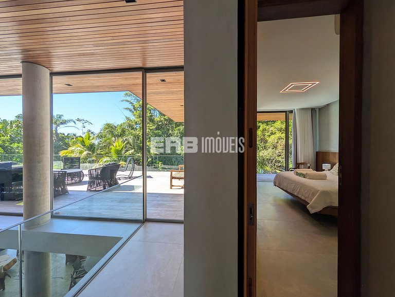 Casa de alto padrão com 6 suítes a 30m da praia