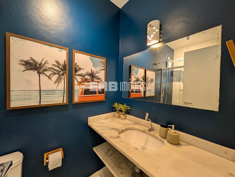 Casa com piscina, a poucos passos da praia de Itamambuca!