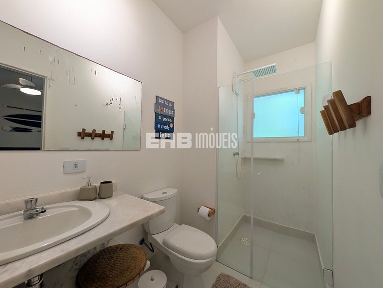 Casa com piscina, a poucos passos da praia de Itamambuca!