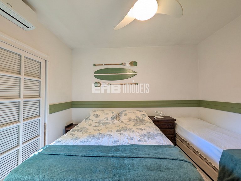 Casa com piscina, a poucos passos da praia de Itamambuca!