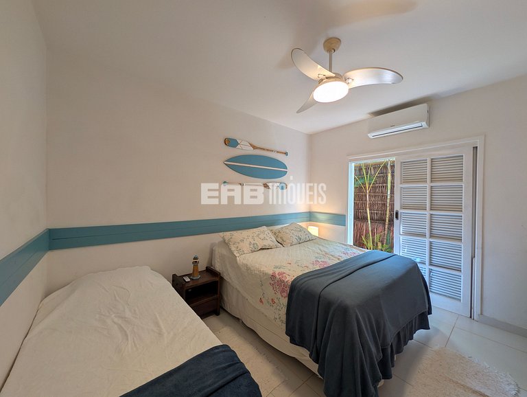 Casa com piscina, a poucos passos da praia de Itamambuca!