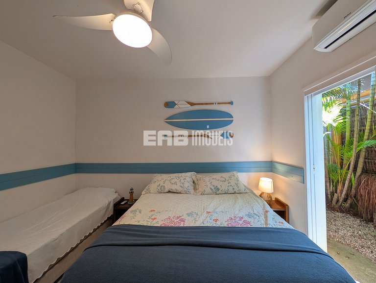 Casa com piscina, a poucos passos da praia de Itamambuca!