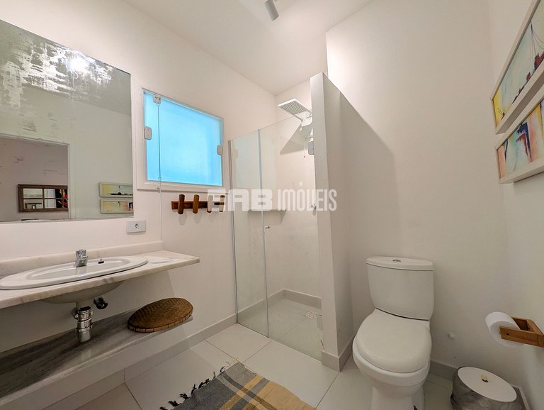 Casa com piscina, a poucos passos da praia de Itamambuca!