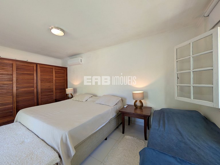 Casa com piscina, a poucos passos da praia de Itamambuca!