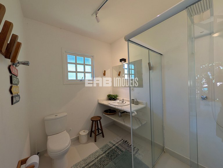 Casa com piscina, a poucos passos da praia de Itamambuca!