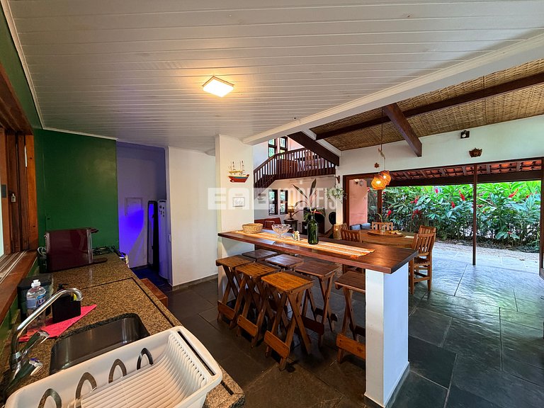 Casa para locação de temporada em Itamambuca. Acomoda até 9