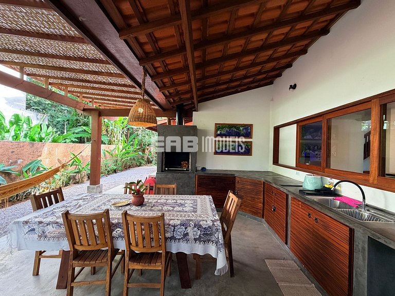 Casa para locação de temporada em Itamambuca. Acomoda até 9