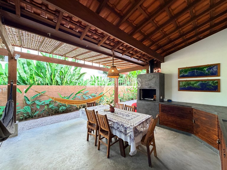 Casa para locação de temporada em Itamambuca. Acomoda até 9