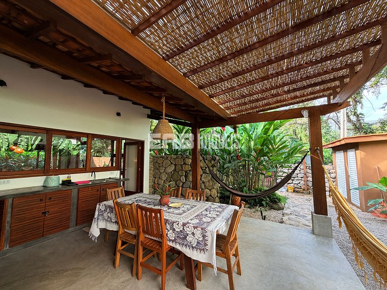 Casa para locação de temporada em Itamambuca. Acomoda até 9